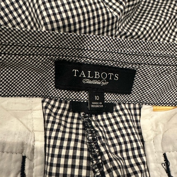 Talbots Checkered Black and White 
Shorts. Cute dressed up or casual! 
Sz 10 
T1 - Picture 7 of 10